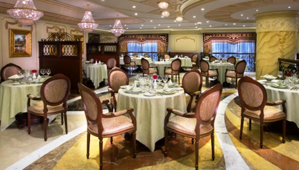 皇家玫瑰酒店 阿布扎比 外观 照片 The interior of the restaurant